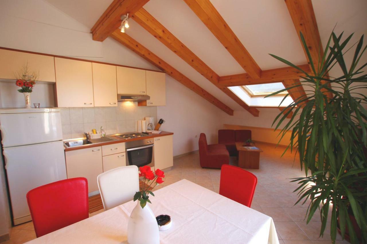 Apartments Macolic Rab Town Extérieur photo