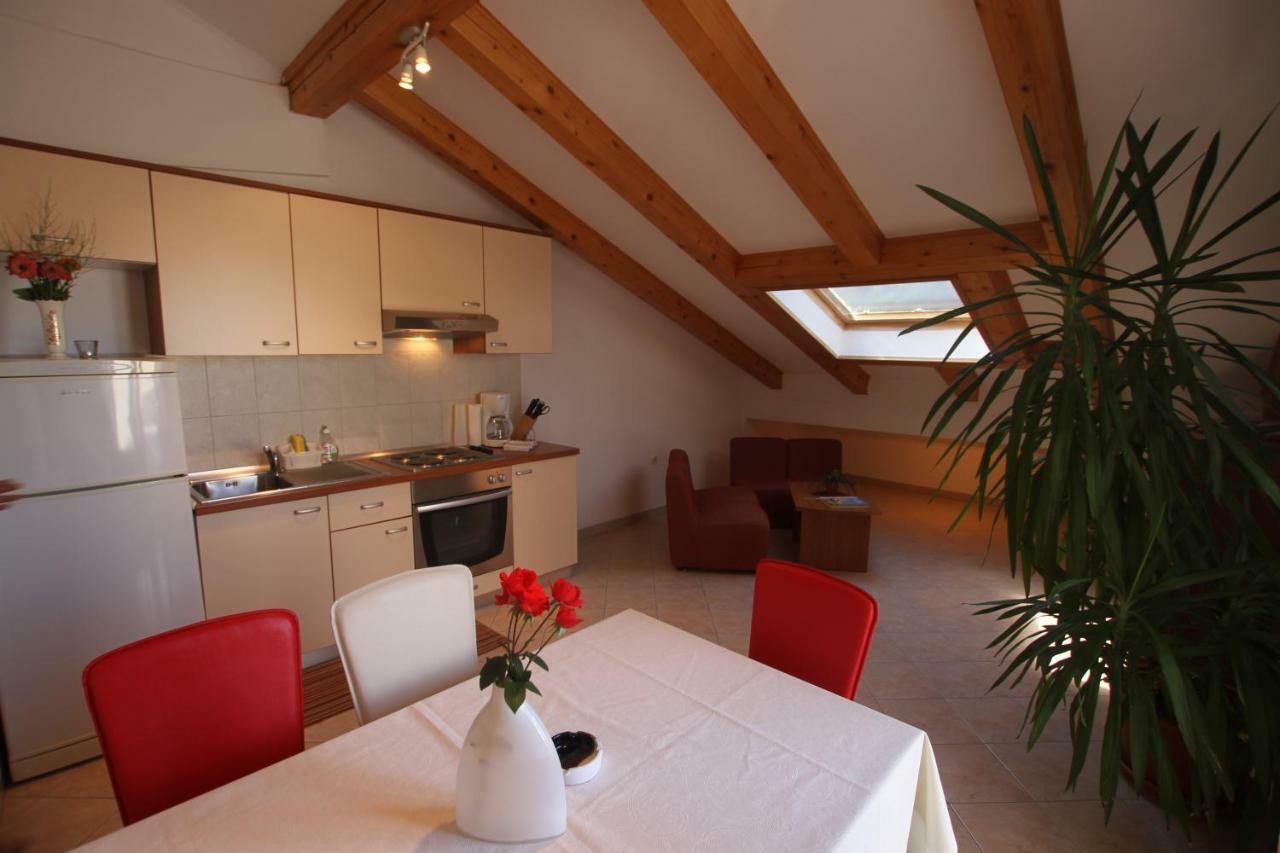 Apartments Macolic Rab Town Extérieur photo