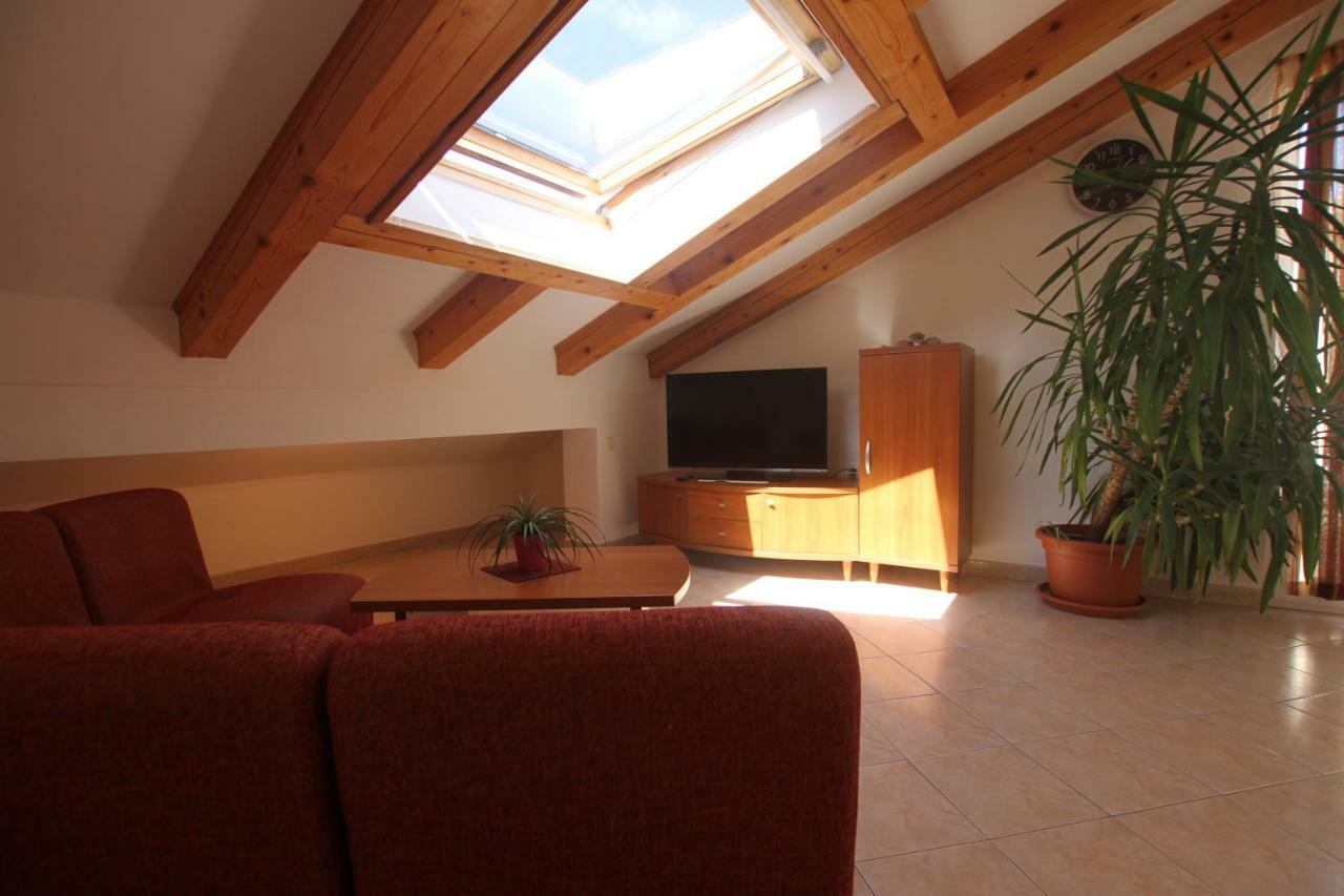 Apartments Macolic Rab Town Extérieur photo
