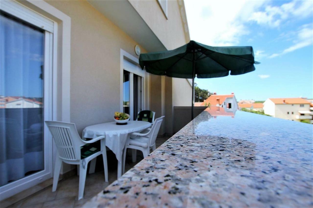 Apartments Macolic Rab Town Extérieur photo