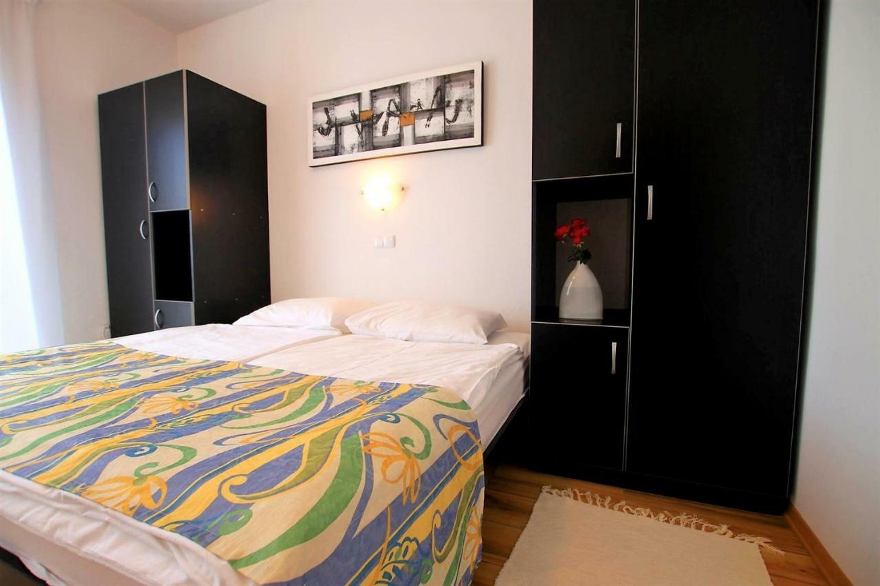 Apartments Macolic Rab Town Extérieur photo